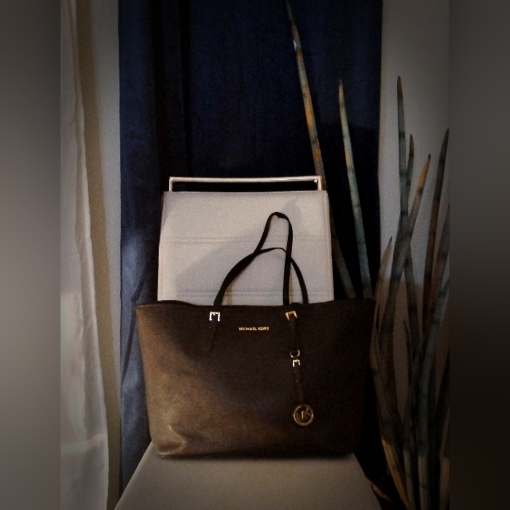 MICHAEL KORS Large Tote GUC Black - Picture 6 of 6